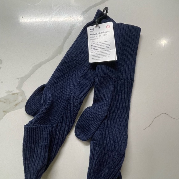 Lululemon Women’s Twist Knit Mittens Blue NWT XS/S - Picture 4 of 12